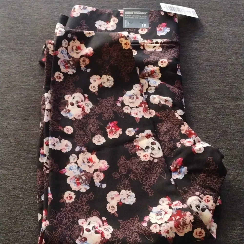 Torrid Pixie Ponte Floral Skull Pants 2X - Picture 5 of 8